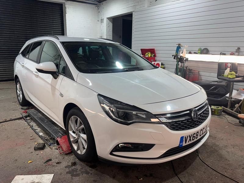 White Used 2018 Vauxhall Astra Design Edition Estate | £3,495 (Super price) - Image 1/4