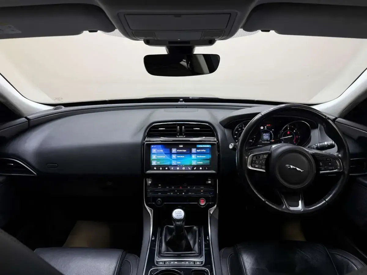 Gebraucht Jaguar XE Prestige 180 PS (132 kW) 2019 Schwarz Limousine