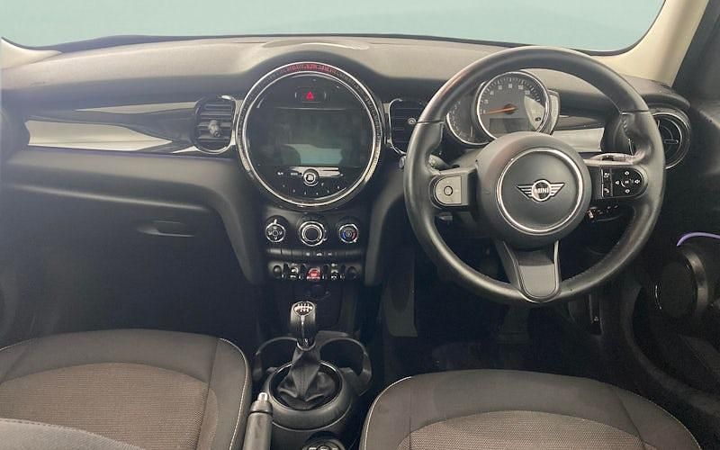 Begagnad Mini Cooper Classic 136 HK (100 kW) 2022 Grå Halvkombi