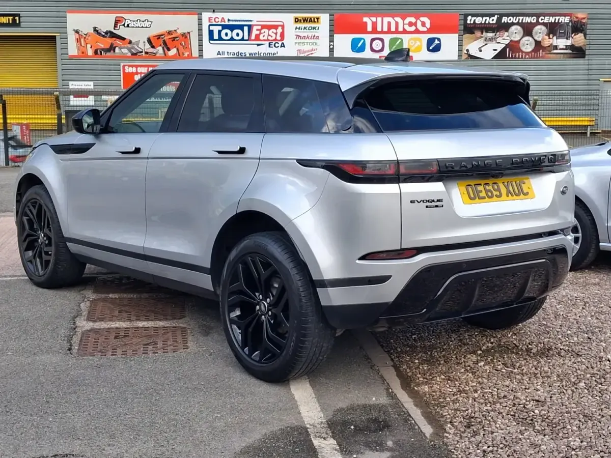 Käytetty Land Rover Range Rover evoque SE 2020 Hopea Katumaasturi