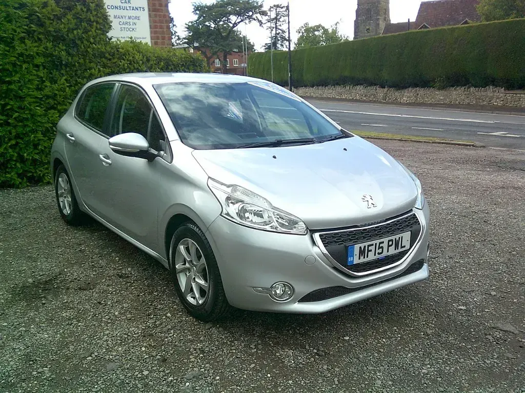Gebraucht Peugeot 208 2015 Silber Kleinwagen