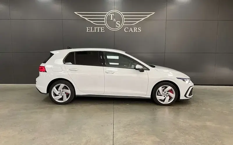 Second-hand VW Golf VIII GTE 245 CP (180 kW) 2024 Hatchback