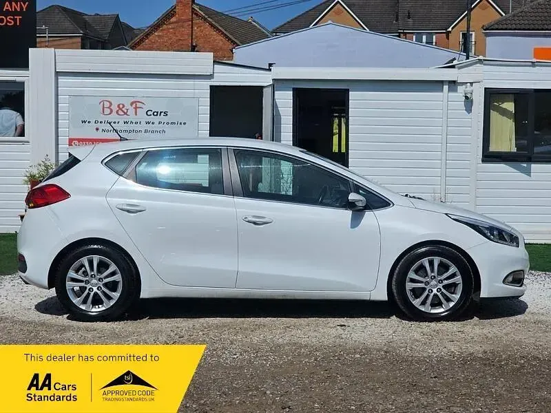 Used Kia Ceed 133 HP (97 kW) 2014 White Hatchback
