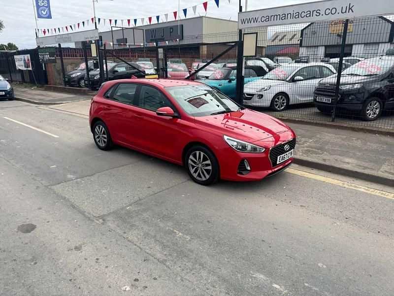 Red Used 2017 Hyundai i30 SE Hatchback | £7,495 (Expensive) - Image 1/4