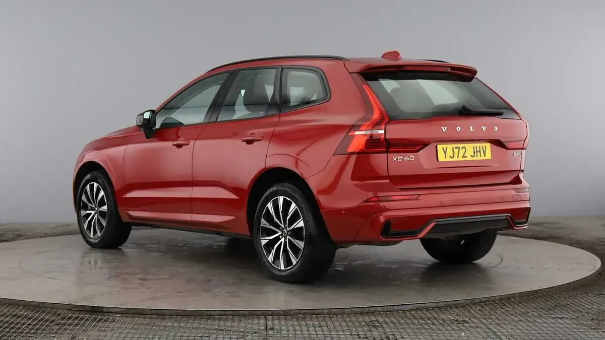 Used Volvo XC60 Plus 194 HP (142 kW) 2023 Red SUV