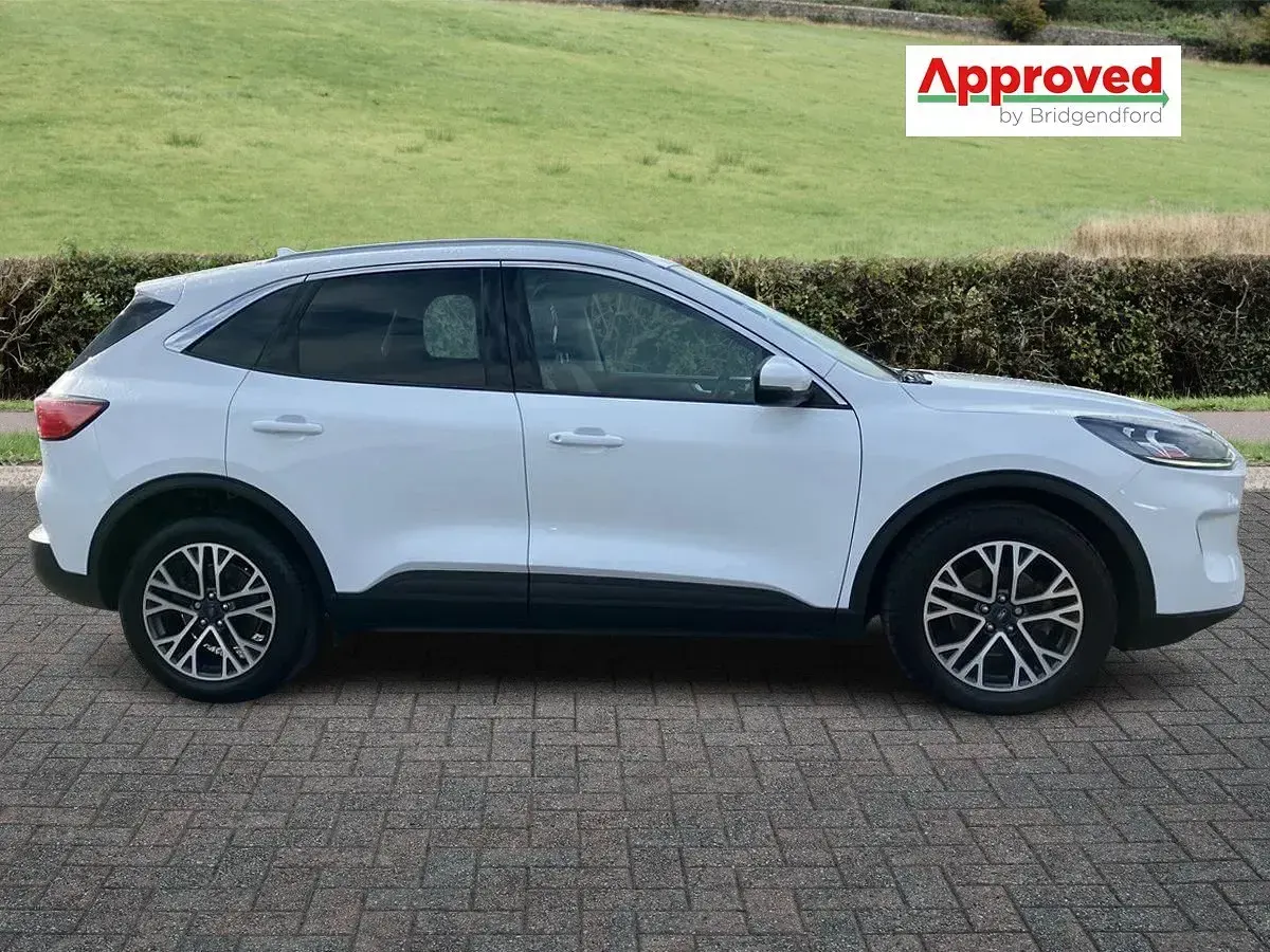 Begagnad Ford Kuga Titanium 2021 Vit SUV