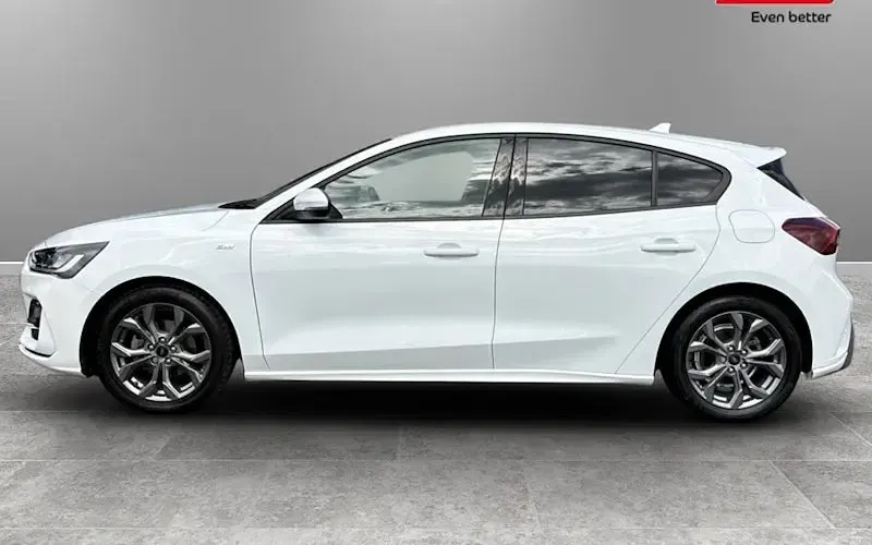 Used Ford Focus ST-Line 125 HP (91 kW) 2023 White Hatchback