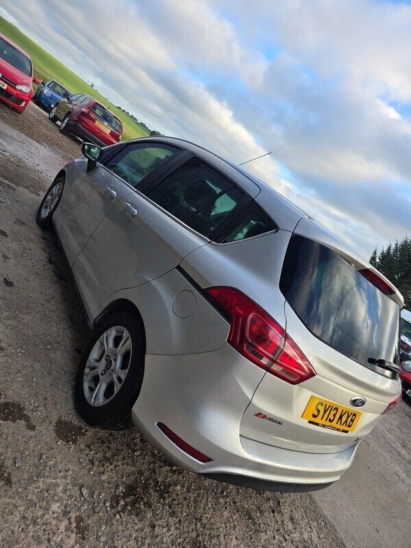 Usado Ford B-MAX Zetec 75 HP (55 kW) 2013 Prateado Monovolume