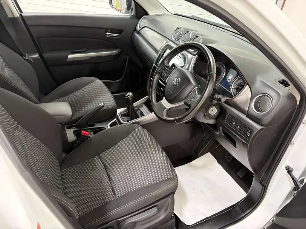 Used Suzuki Vitara SZ-T 112 HP (82 kW) 2018 White SUV