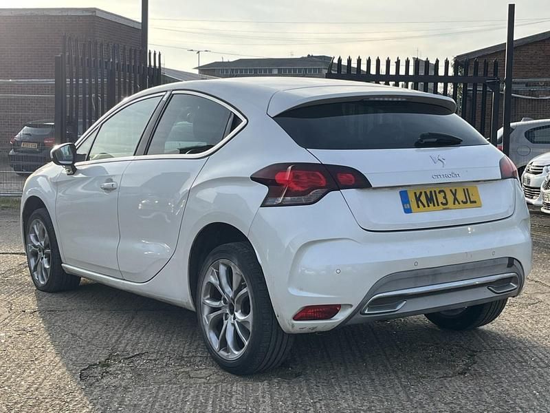 Begagnad Citroën DS4 2013 Vit Halvkombi
