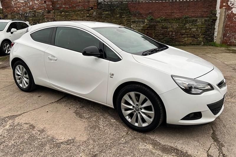 Second-hand Vauxhall Astra GTC SRi 140 CP (102 kW) 2014 Coupe