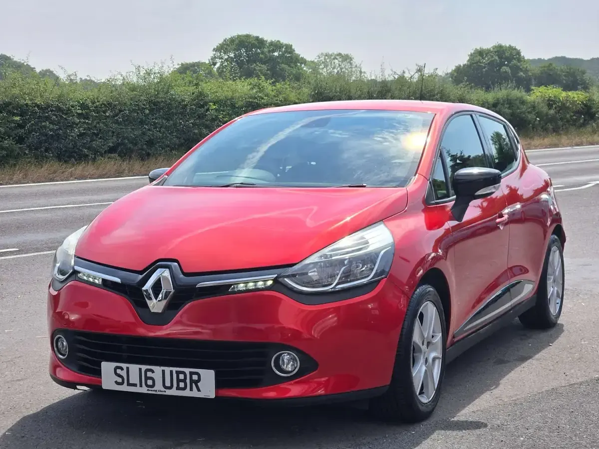 Used Renault Clio Dynamique 90 HP (66 kW) 2016 Red Hatchback