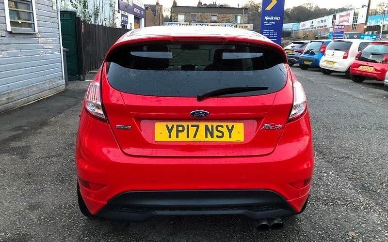 Used Ford Fiesta ST-Line 140 HP (102 kW) 2017 Red Hatchback