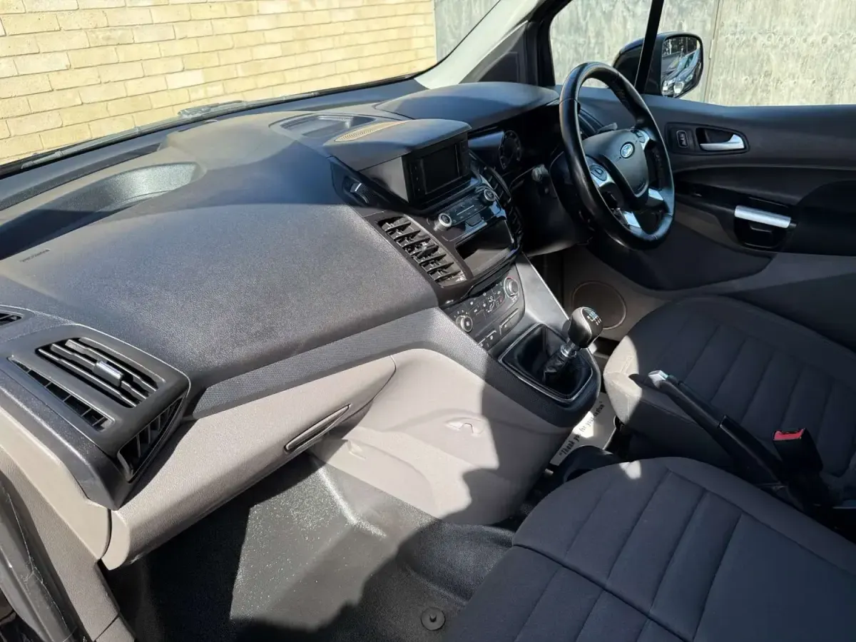 Begagnad Ford Transit Connect Limited 2020 Svart Minibuss