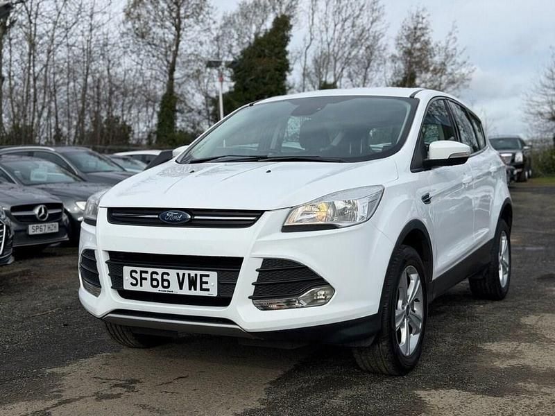 Käytetty Ford Kuga Zetec 150 HP (110 kW) 2016 Valkoinen Katumaasturi