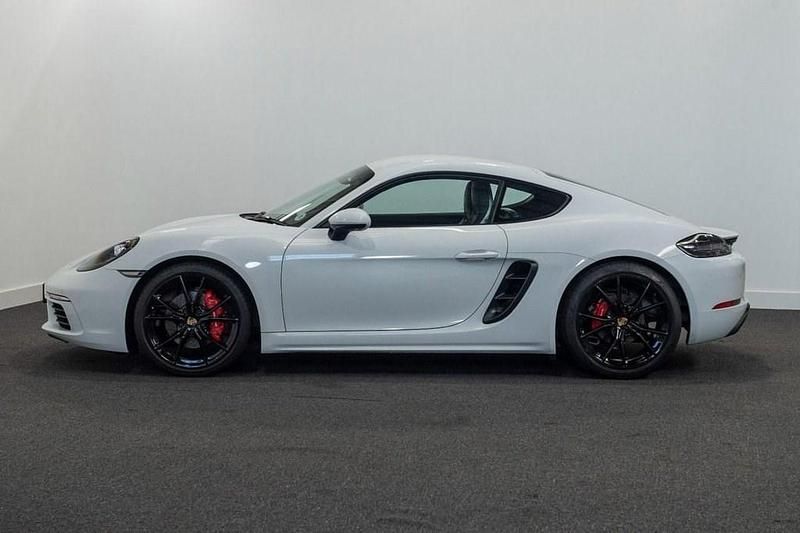 Used Porsche 718 Cayman 350 HP (257 kW) 2019 White Coupe