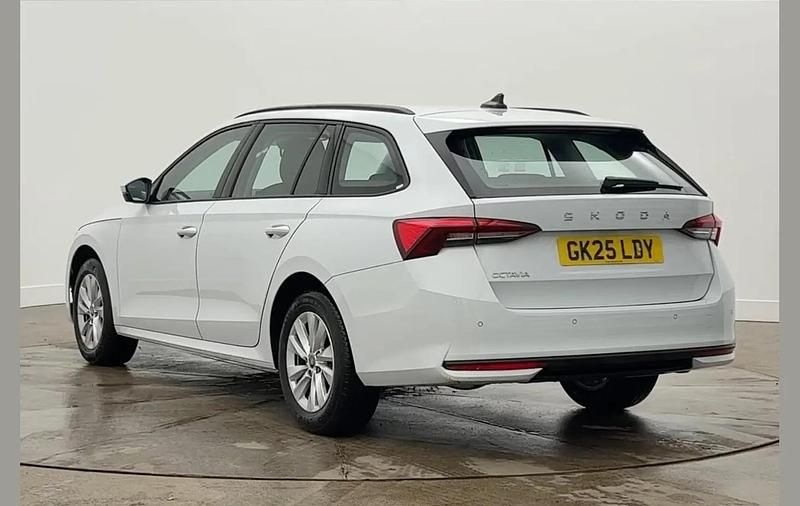 Used Skoda Octavia SE Technology 113 HP (83 kW) 2025 White Estate