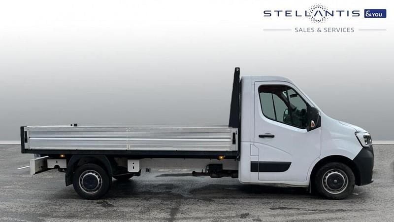 Used Renault Master Business 145 HP (106 kW) 2023 White MPV