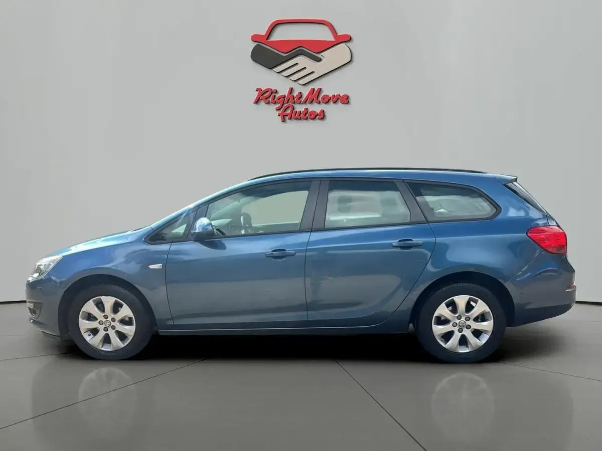 Used Vauxhall Astra Design Edition 115 HP (84 kW) 2014 Blue Estate