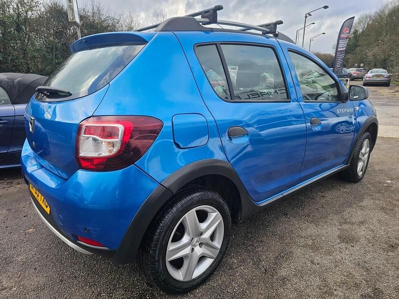 Used Dacia Sandero Lauréate 90 HP (66 kW) 2013 Blue Hatchback