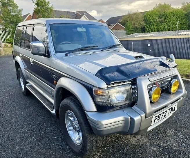 Silver/blue Used 2000 Mitsubishi Pajero SUV | £6,995 - Image 1/3