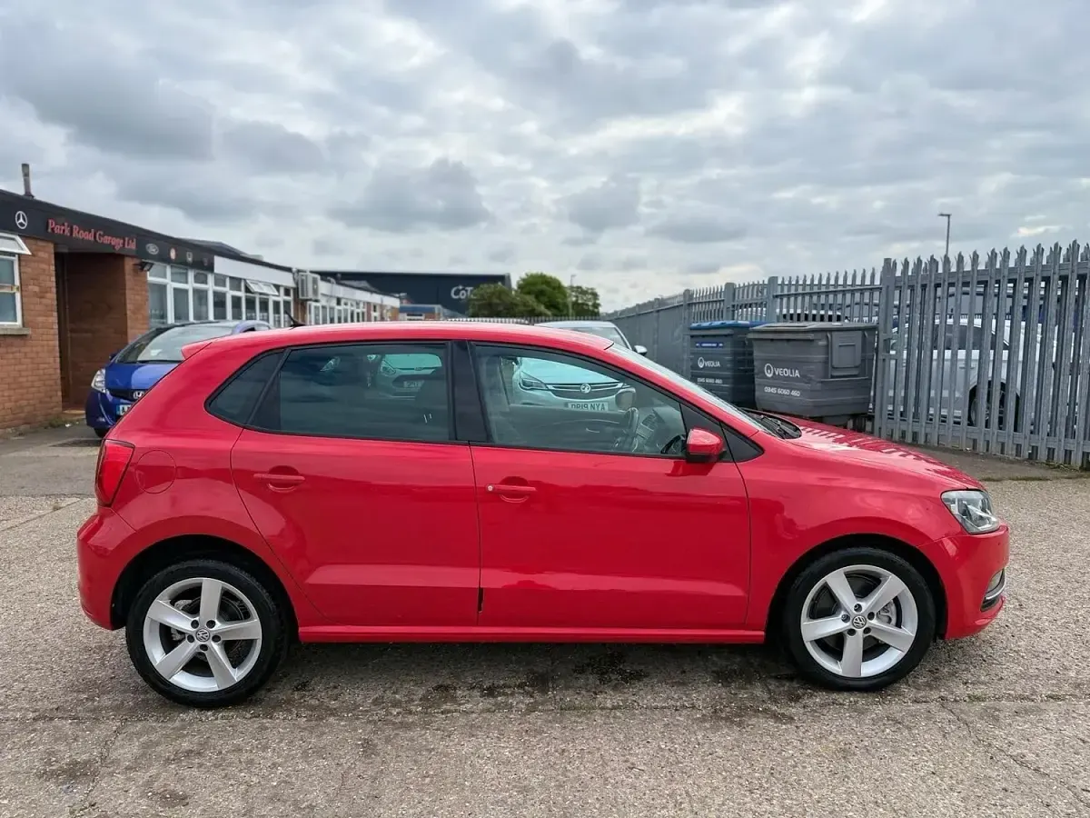 Used VW Polo SEL 110 HP (80 kW) 2014 Red Hatchback