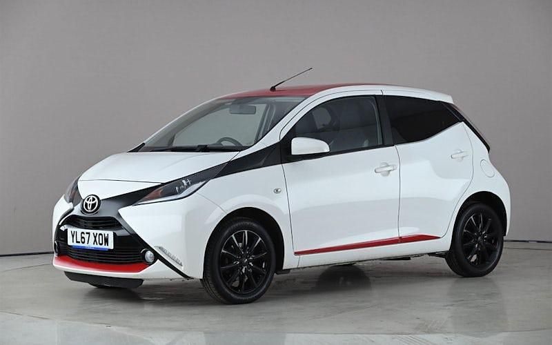 Used Toyota Aygo x-press 69 HP (50 kW) 2018 White Hatchback