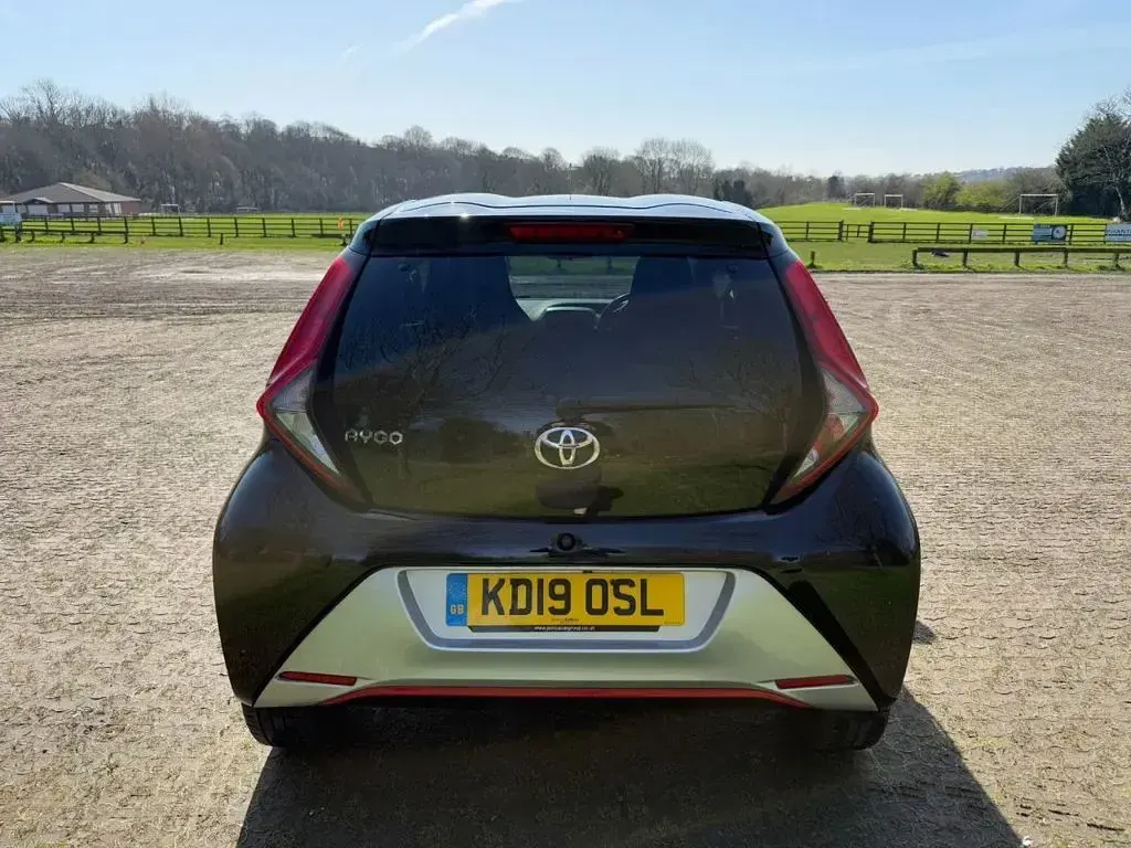 Used Toyota Aygo Trend 71 HP (52 kW) 2019 Black Hatchback