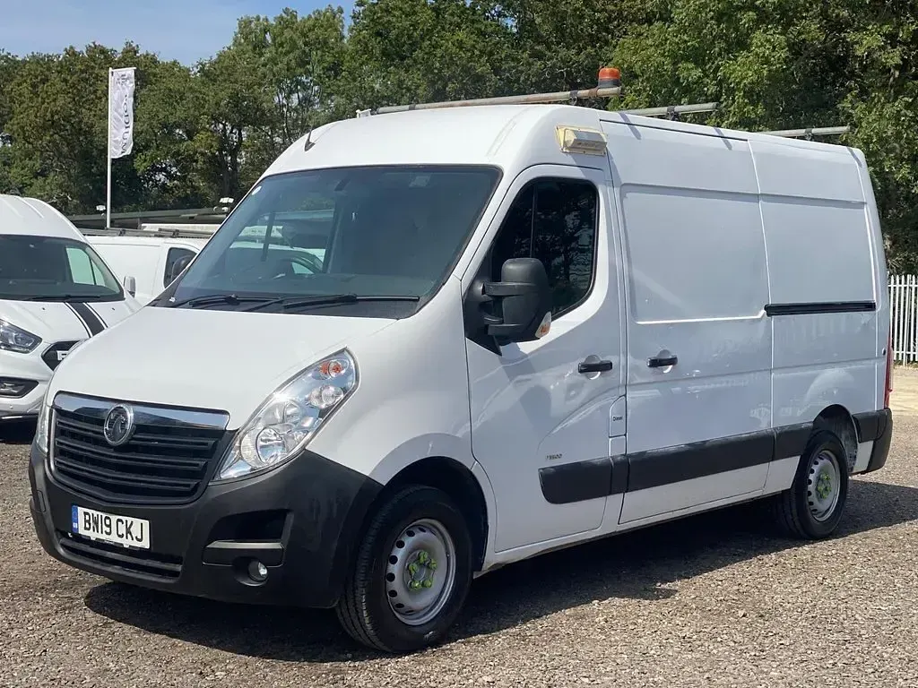 Used Vauxhall Movano 130 HP (95 kW) 2019 White MPV