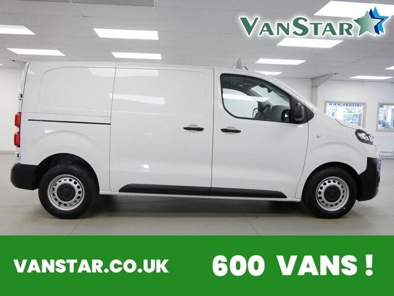 White Used 2023 Vauxhall Vivaro Edition Van | £18,689 (Fair price) - Image 1/4