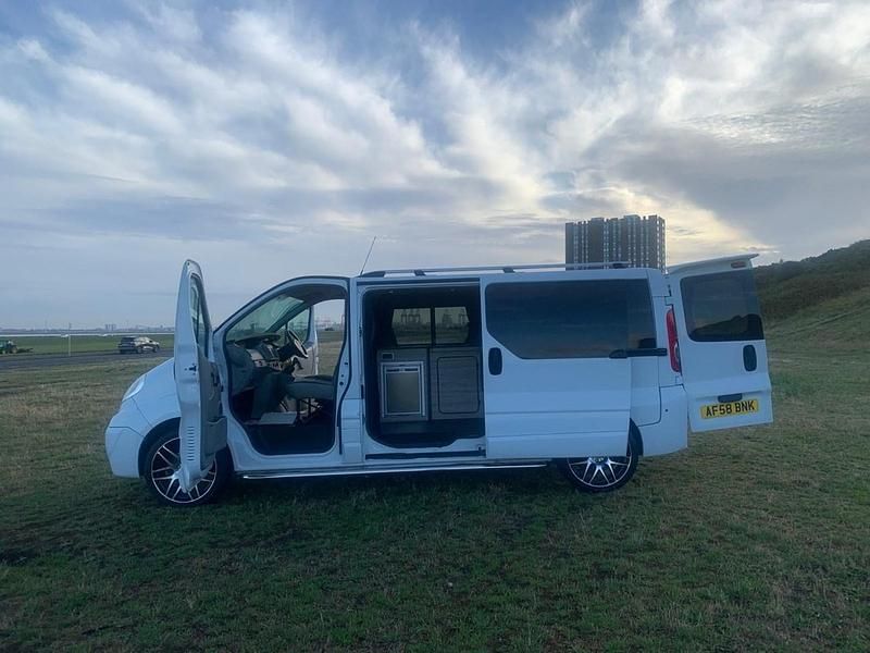 Used Vauxhall Vivaro 115 HP (84 kW) 2008 White MPV