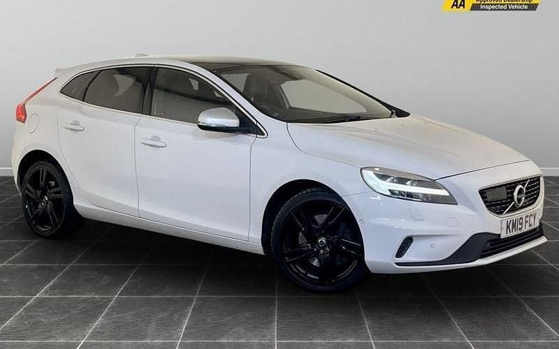 White Used 2019 Volvo V40 R-Design Estate | £9,395 (Good price) - Image 1/2
