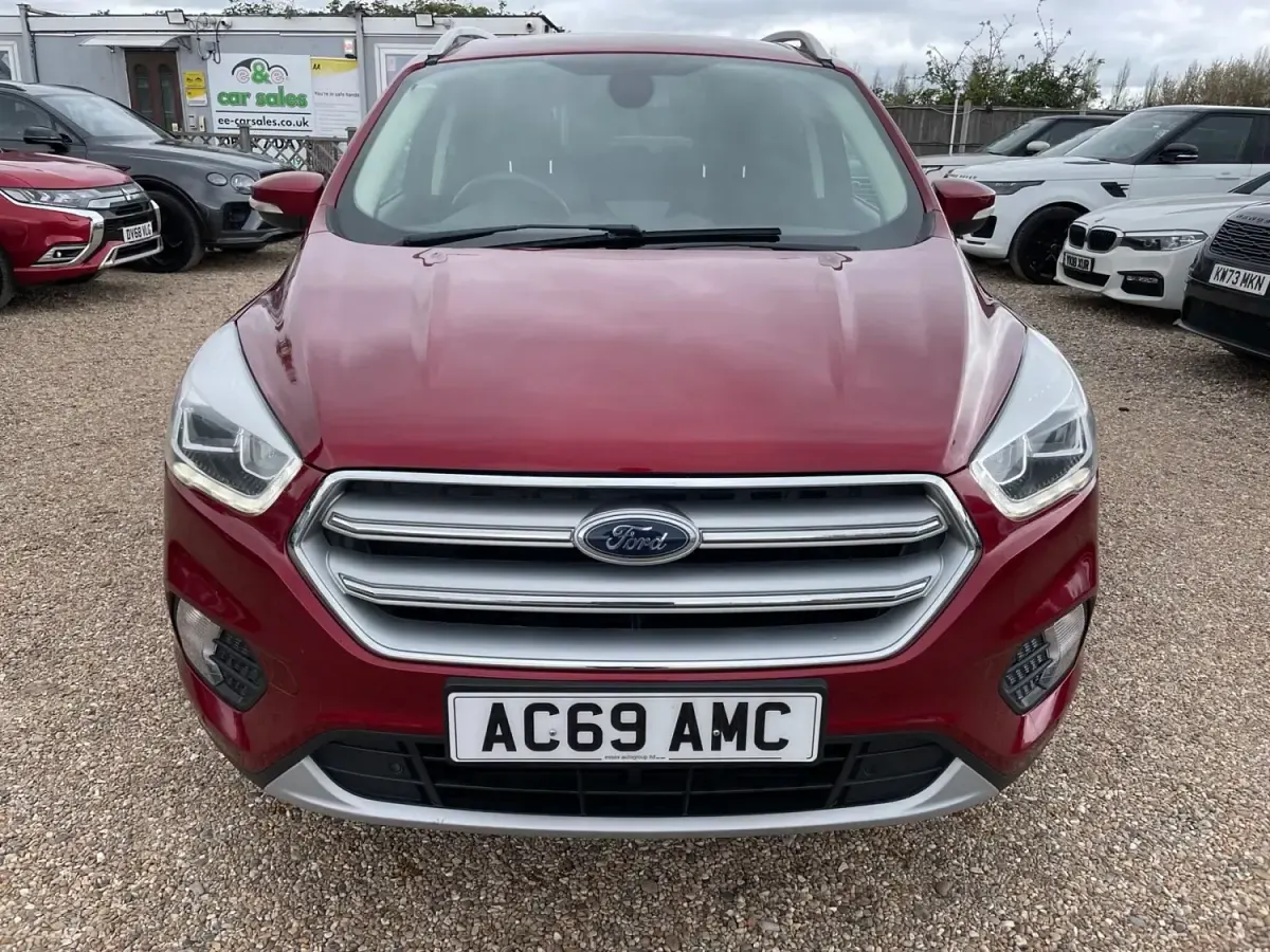 Używany Ford Kuga Titanium 120 KM (88 kW) 2019 Czerwony SUV