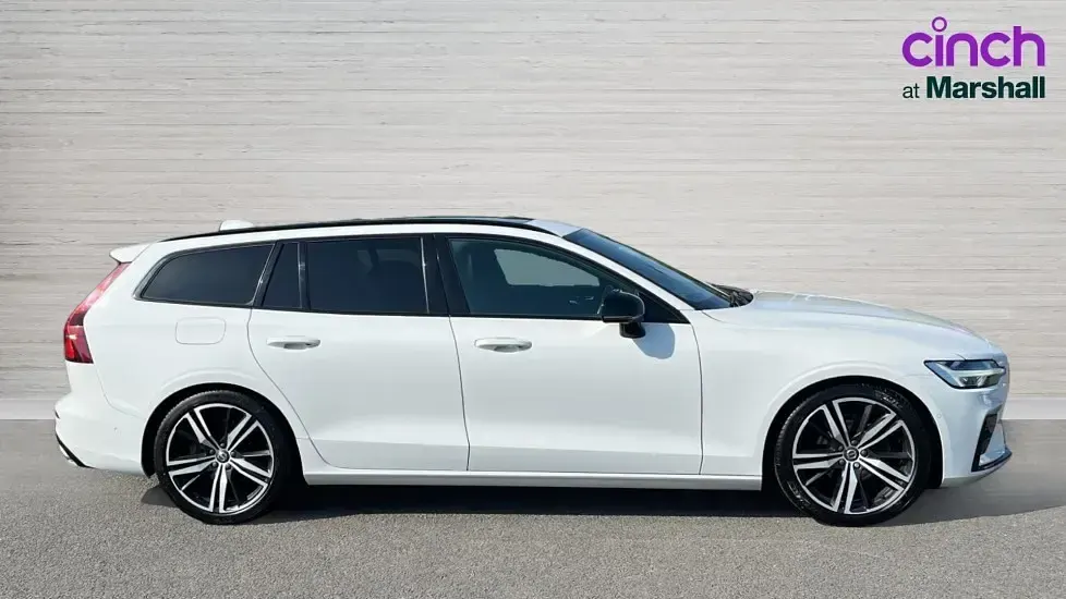 Used Volvo V60 R-Design 190 HP (139 kW) 2020 White Estate