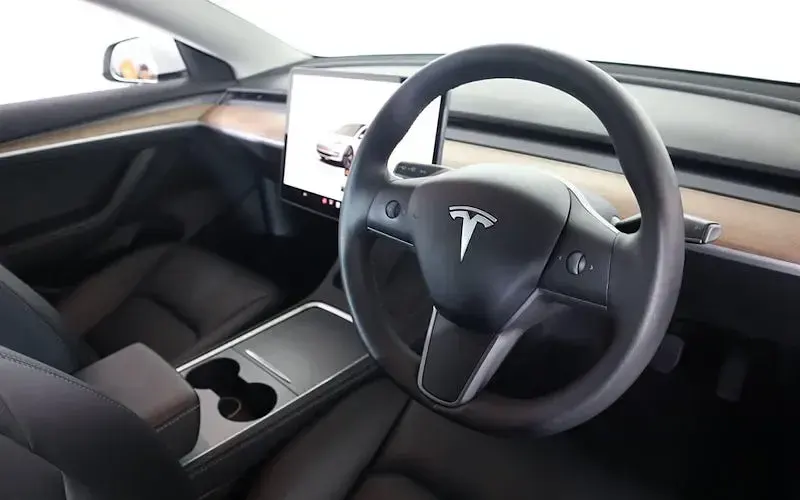 Used Tesla Model 3 Long Range AWD 258 kW (351 HP) 2022 White Sedan