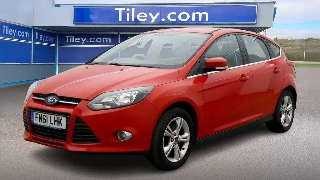 Second-hand Ford Focus Zetec 125 CP (91 kW) 2011 Roșu Hatchback