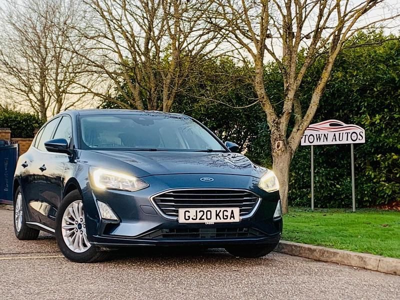 Begagnad Ford Focus Titanium 120 HK (88 kW) 2020 Blå Halvkombi