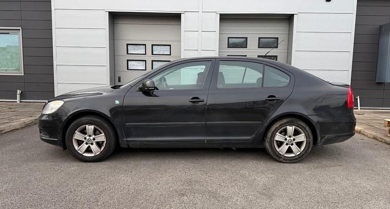 Used Skoda Octavia GreenLine 105 HP (77 kW) 2012 Black Hatchback