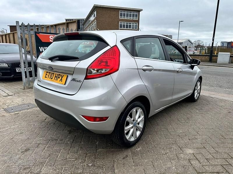 Used Ford Fiesta Zetec 96 HP (70 kW) 2010 Silver Hatchback