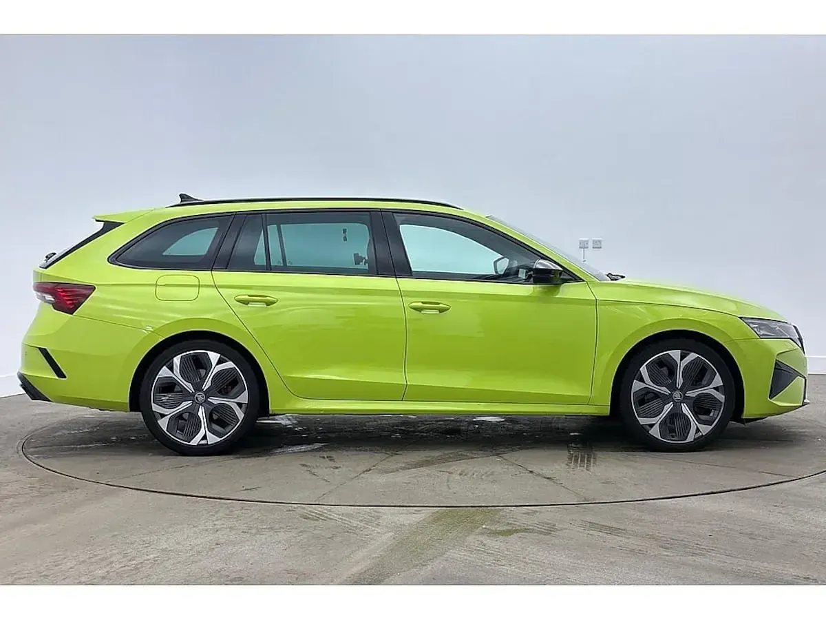 Used Skoda Octavia vRS 195 HP (143 kW) 2025 Hyper green Estate