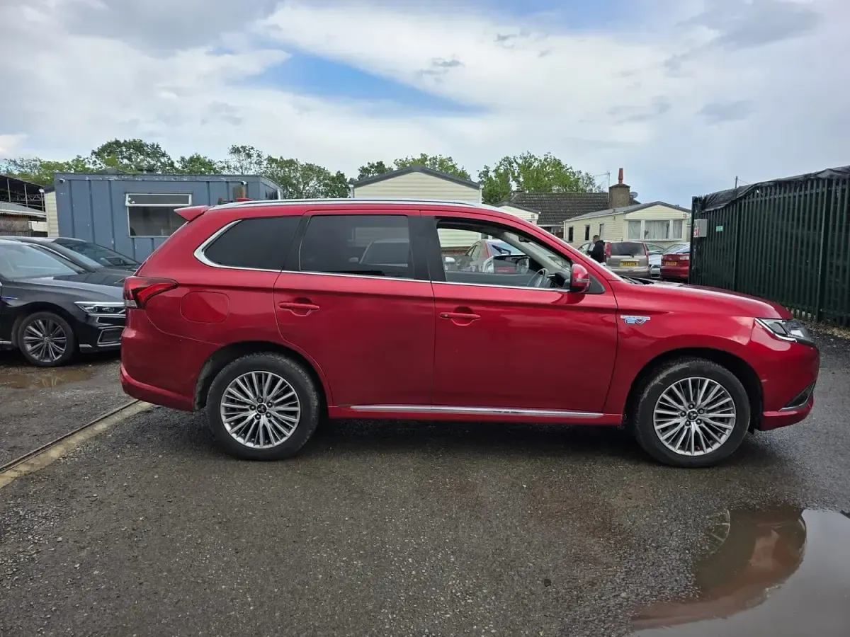 Used Mitsubishi Outlander P-HEV 2020 Red Estate