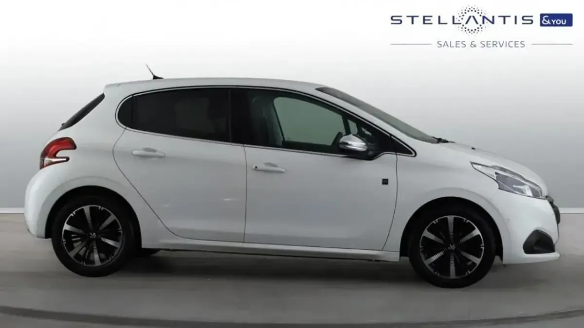 Used Peugeot 208 S 81 HP (59 kW) 2019 White Hatchback