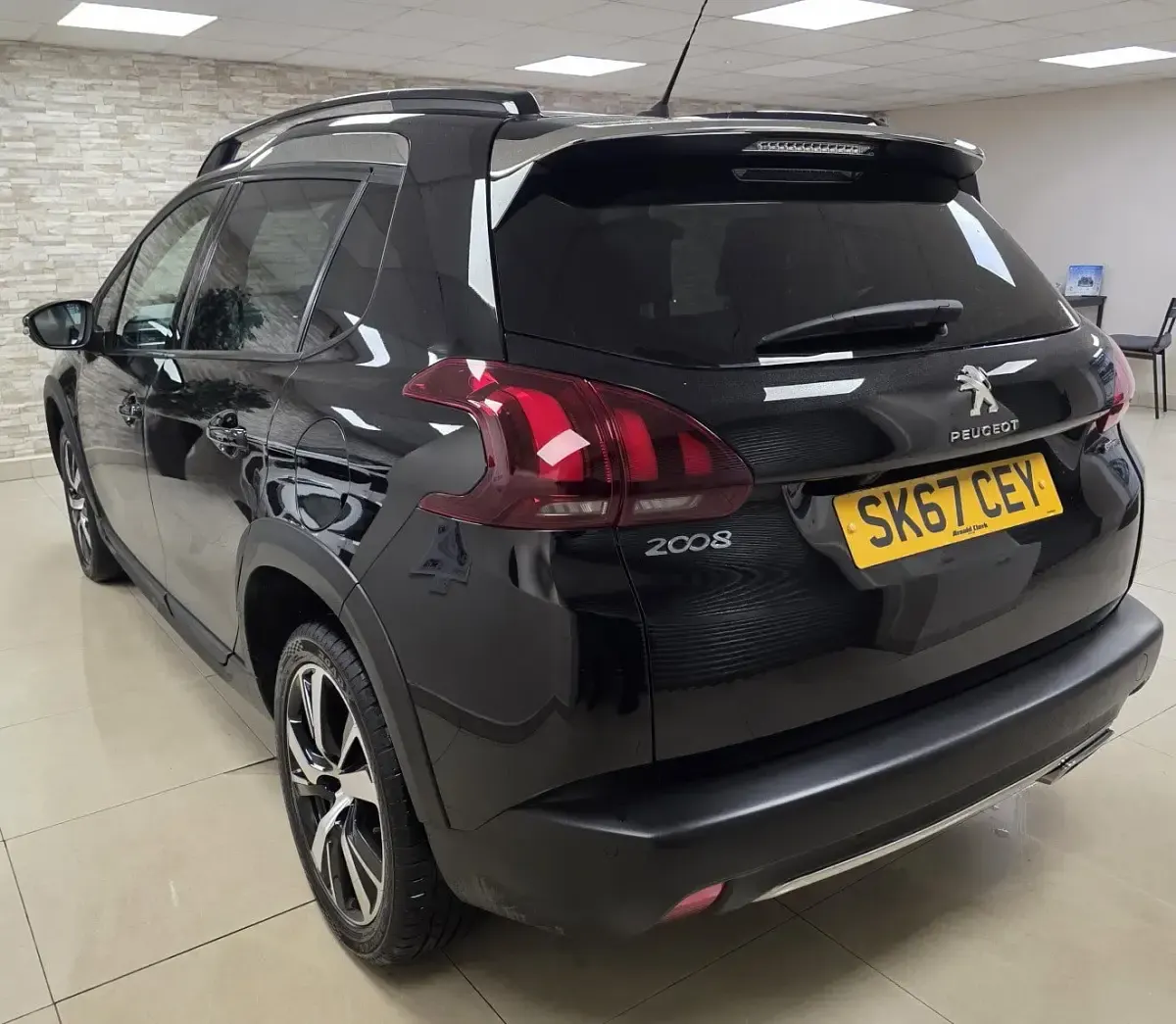 Used Peugeot 2008 GT-line 110 HP (80 kW) 2018 Multicolour SUV