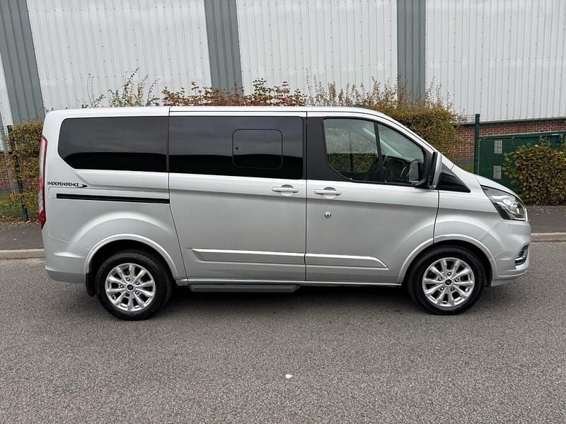 Used Ford Tourneo Titanium 130 HP (95 kW) 2020 Silver MPV