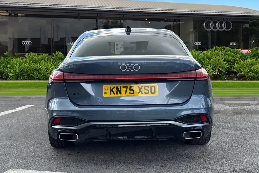 Usado Audi A5 S-Line 204 HP (150 kW) 2025 Azul Sedan