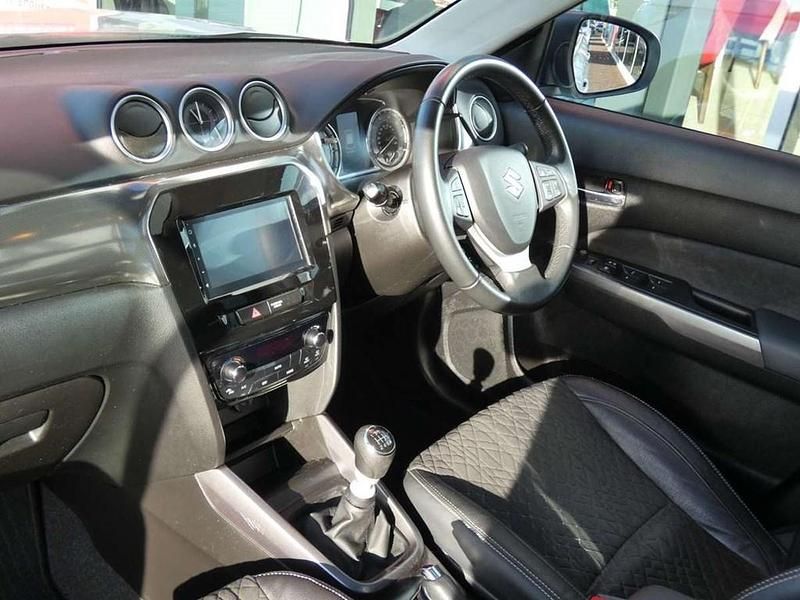 Used Suzuki Vitara SZ5 129 HP (94 kW) 2022 Silver SUV