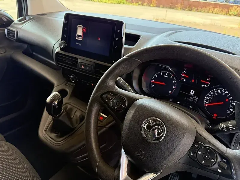 Used Vauxhall Combo Sportive 100 HP (73 kW) 2021 White MPV