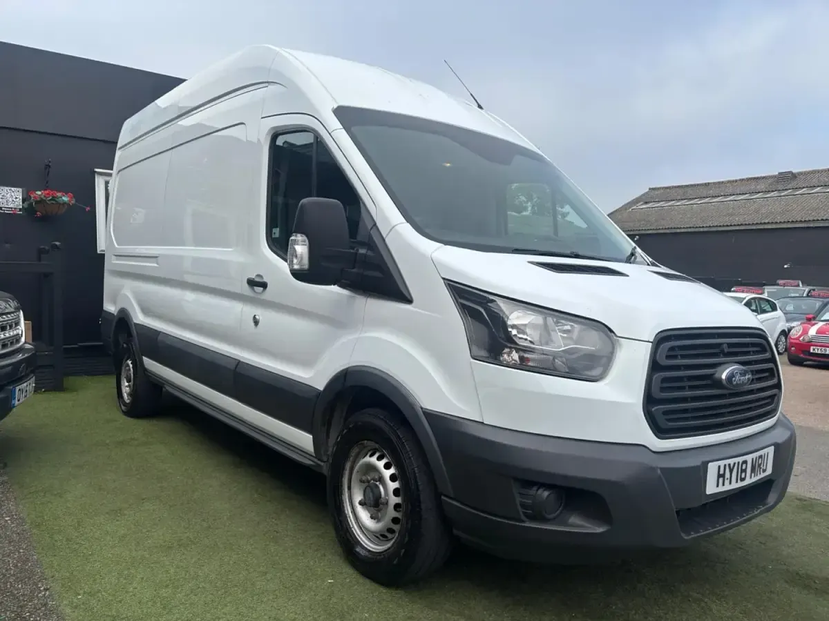 Usado Ford Transit 130 HP (95 kW) 2018 Branco Van