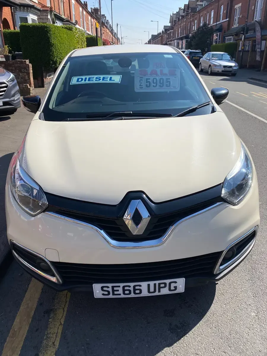 Used Renault Captur Dynamique 90 HP (66 kW) 2016 Cream SUV