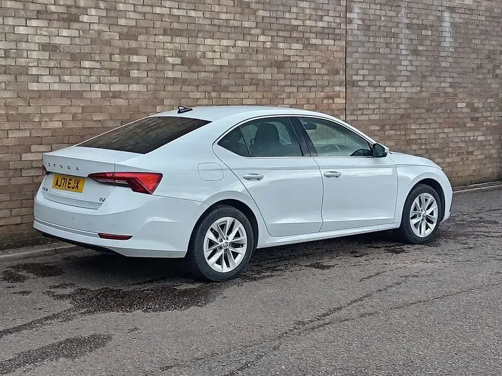 Used Skoda Octavia SE L 204 HP (150 kW) 2021 White Hatchback